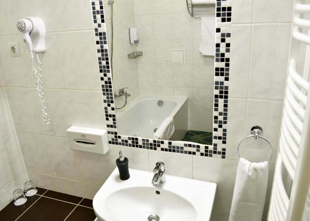 Liza Aqua & Conference Hotel Lajosmizse Zewnętrze zdjęcie